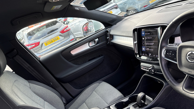 Volvo Xc40 2.0 B4P Momentum 5dr Auto [7 speed] Petrol Estate